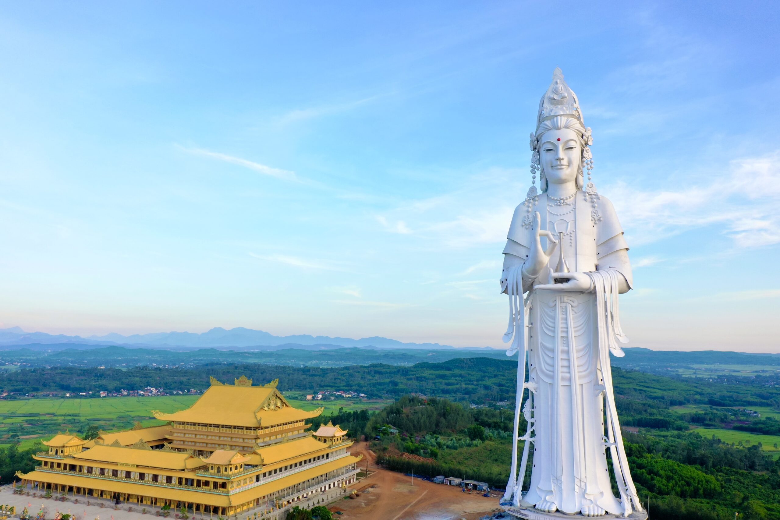 Mở phố đi bộ ở bãi biển đẹp nhất Quảng Ngãi